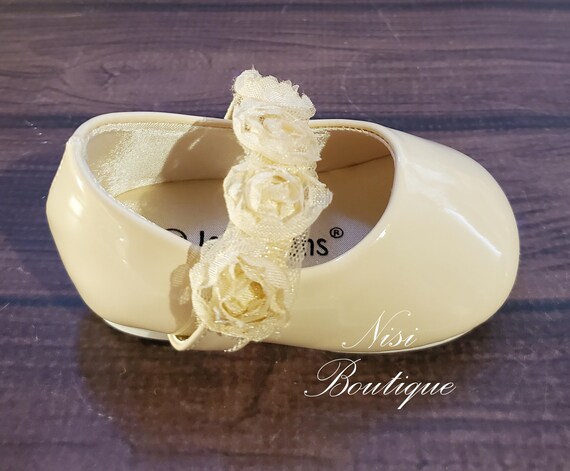 Gold color shoes for baby girl hot sale