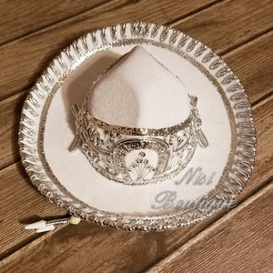 Beautiful Mexican Handmade Embroidered Charro Hat, Color White-Silver, Hermoso Sombrero de Charro, Bordado a Mano Color Blanco con Plata