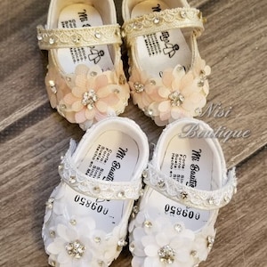 Hermosos zapatos de bautizo para niña, zapatos de bautizo para niña color marfil o blanco, zapatos de bebé niña, zapatos de bebé niña color marfil, zapatos de bebé niña blancos.