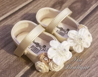 Beautiful Baptism Baby Shoes, Ivory Christening Girl Shoes, Baby Girl Shoes, Ivory Baby Girl Shoes, Baptism Shoes, Baptism Baby Shoes.