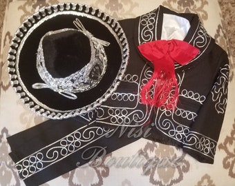 ¡Envío gratis! Hermoso traje de charro de 6 piezas para niño, negro con detalles plateados, incluye sombrero, traje de charro, traje de mariachi