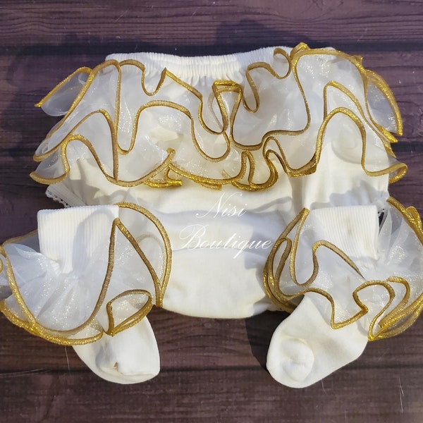 Girl Ruffle Socks and Ruffle Baby Diaper Cover, Color Ivory Gold, Cotton Ruffle Baby Bloomers, Any Occasion, Tobillera y Pantaleta de Olanes