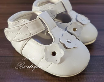 Beautiful Baby Girl Shoes, White Baptism Shoes , Color White Girl Shoes, Baby Girl Shoes, Zapato Blanco de Niña, Decoraciones de Flores