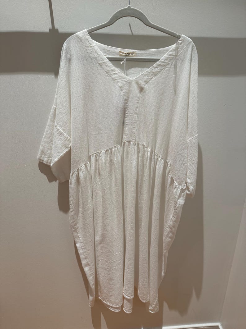 VAusschnitt Hochwertiges Leinenkleid, natürliches Leinenkleid, übergroßes Leinenkleid, Leinenkleid in Übergröße, Geschenk, GeschenkGift Weiß