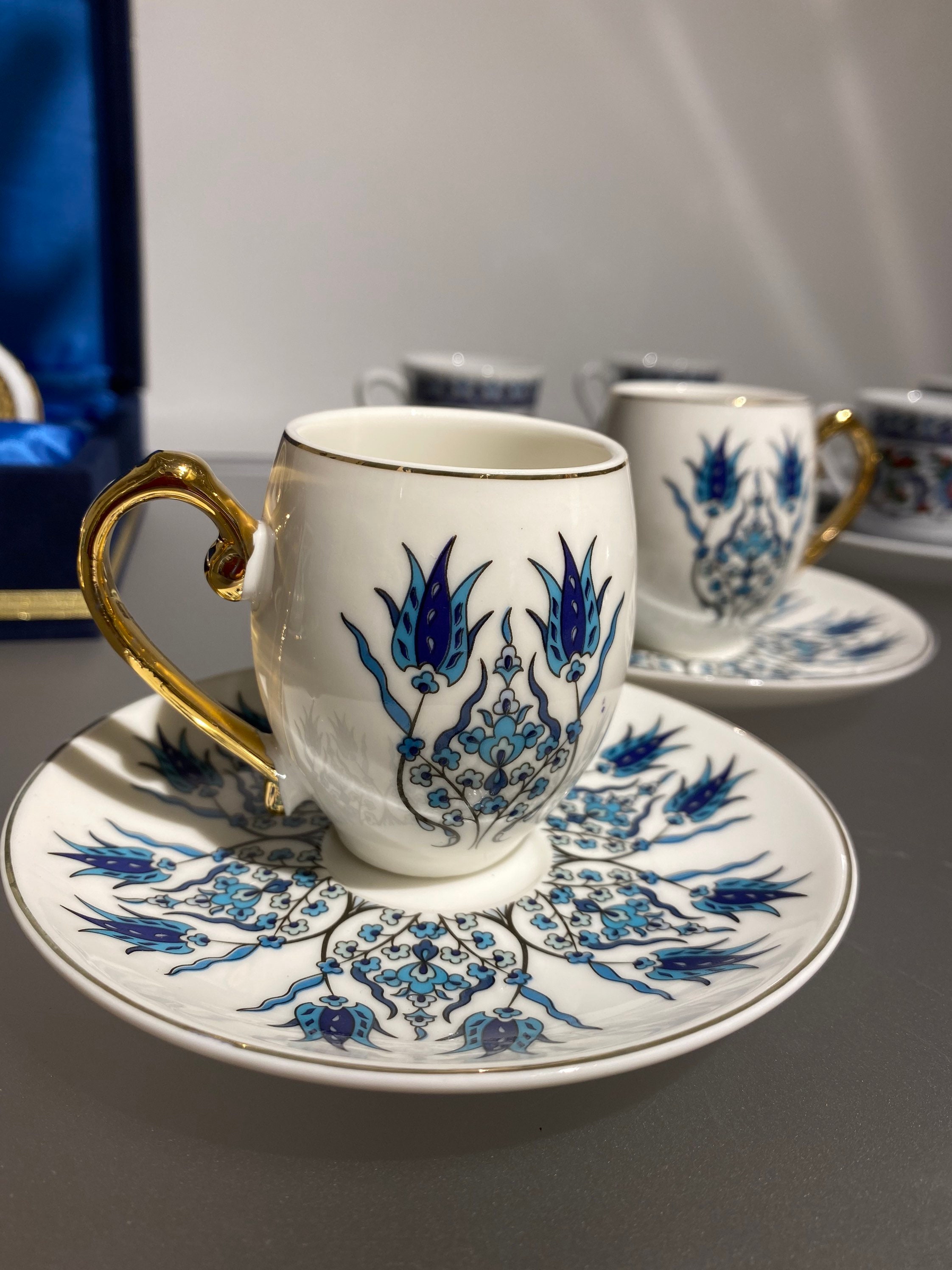 Blaues spezielles Design Iznik türkische Kaffeetassen, Set mit zwei feinen Porzellan türkischen Kaffee / Expresso-Kaffeetassen-Set / Geschenk