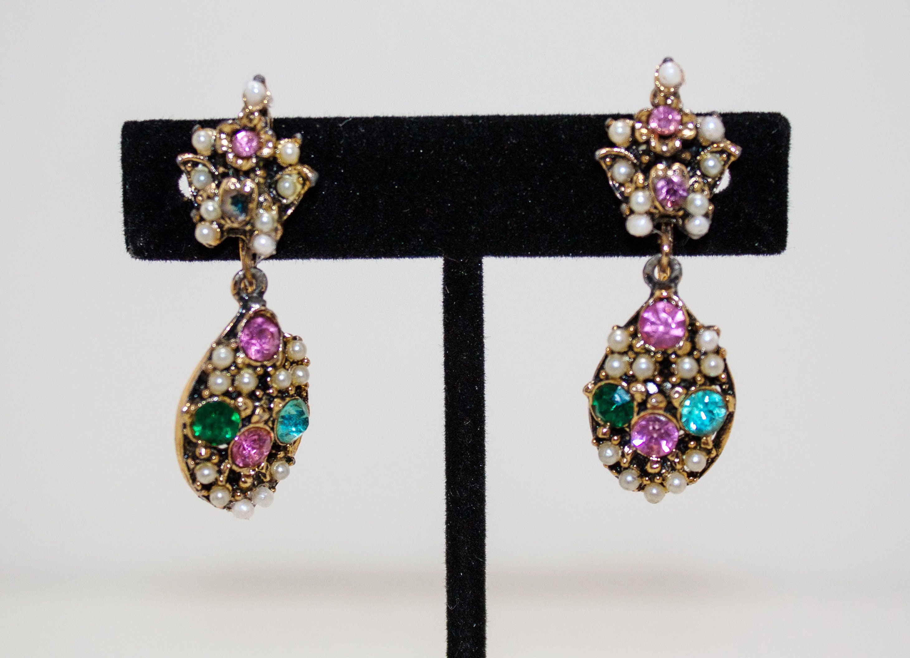 Stunning Vintage Screw Back Rhinestone and Pearl Earrings Gold Tone