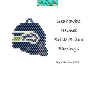 Pode incluir: Um padrão de brinco de capacete Seahawks com contas em ponto de tijolo. O padrão é azul marinho, branco e verde.