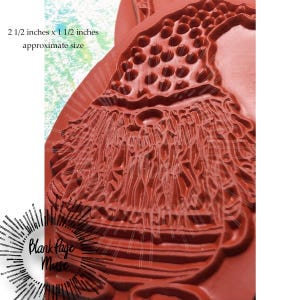 Gnome mignon avec costume rayé Tampons artistiques Pam Bray conçoit un nouveau tampon en caoutchouc PBgnhome-1