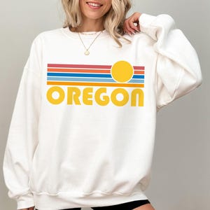 Oregon Sweatshirt, Retro Sonnenuntergang UnisexOregon Sweatshirt - Personalisierung verfügbar