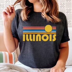 Illinois Graphic Tee Retro Sunset, Adult Unisex Illinois T Shirt - Personalization Available