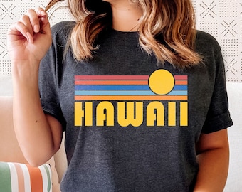 Camiseta hawaiana retro con atardecer, unisex para adultos. Personalizable.