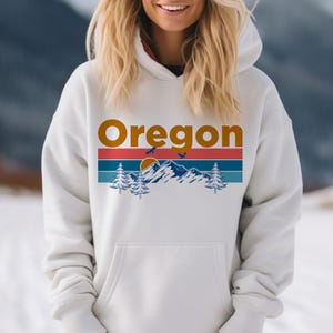 Retro-Hoodie aus Oregon: Unisex-Sweatshirt „Mountain Sun“ – Personalisierung möglich