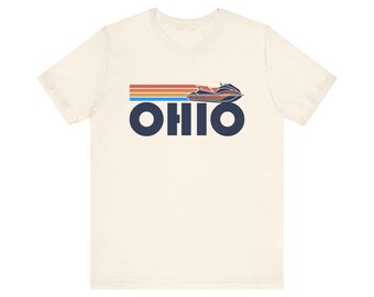 Könnte beinhalten: Ein cremefarbenes T-Shirt mit einer Retro-Grafik eines Jetskis und dem Wort "OHIO" in Marineblau.