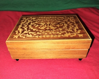 Joyero musical vintage de Sorrento / Caja de recuerdos con incrustaciones de madera y motivos florales italianos / Movimiento suizo Torna a Sorrento