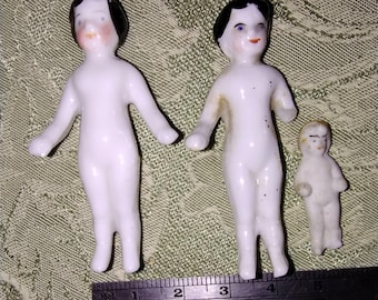 Lotto antico di 3 bambole in miniatura di Frozen Charlotte in porcellana tedesca