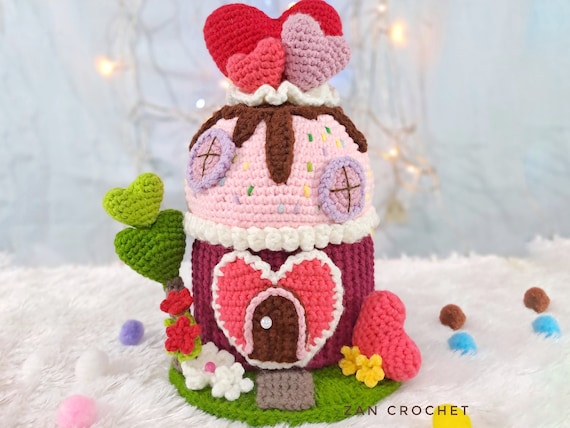 Crochet Pattern: Amigurumi Valentine Cupcake Fairy House (english