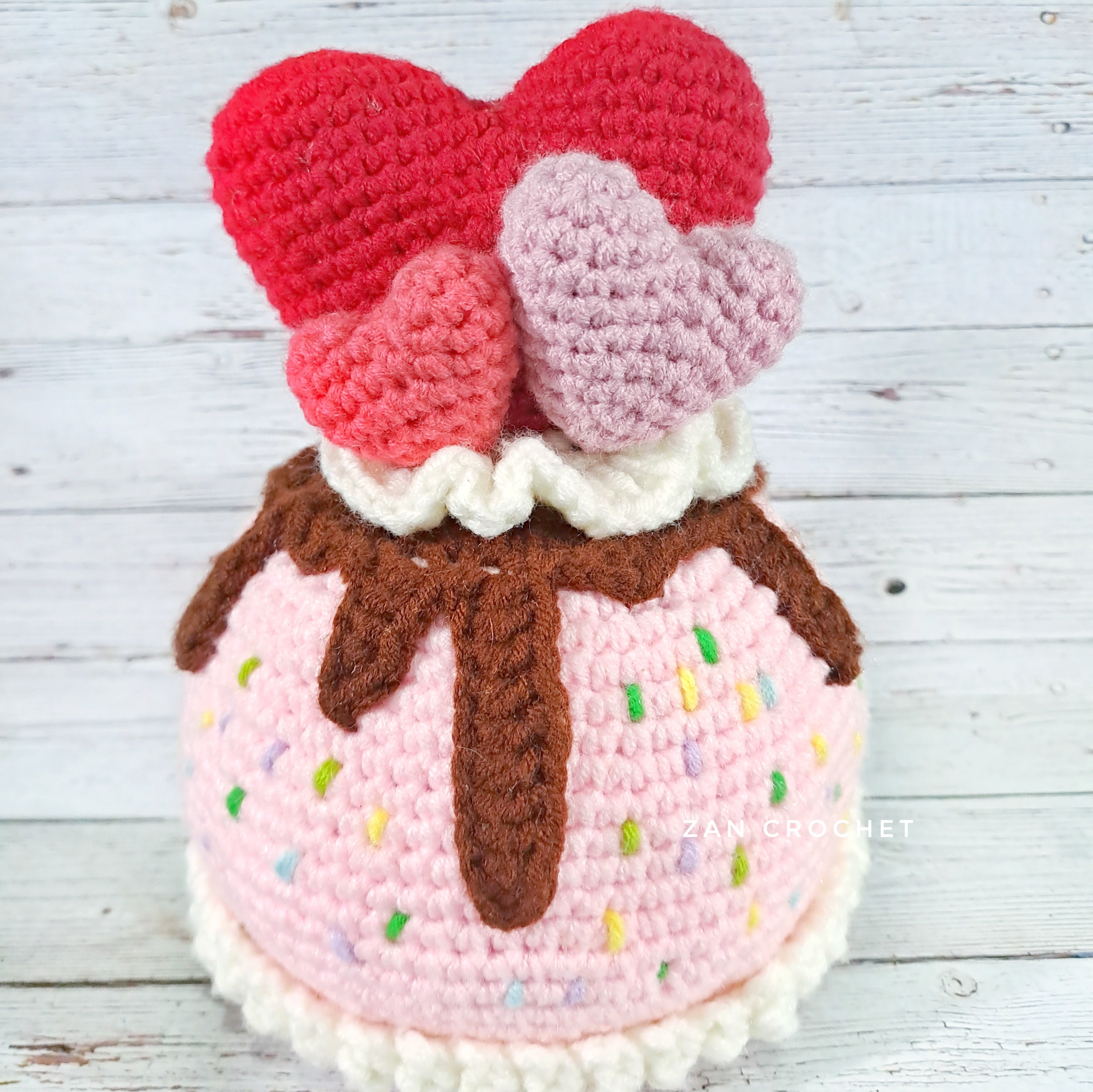 Crochet Pattern: Amigurumi Valentine Cupcake Fairy House (english
