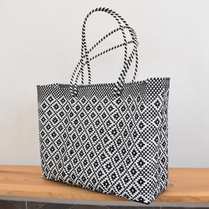Bolsa Grande 45*35*14 cm Bolsa mexicana tejida a mano con plástico reciclado - Hermosa Bolsa de Playa - Bolsa de mercado - Manejamos Mayoreo