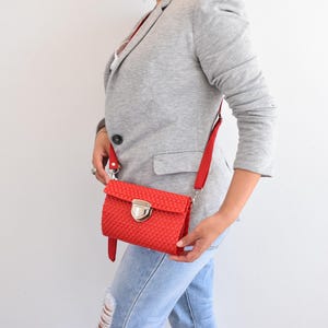 1 Handgelenk-Umhängetasche – mexikanische handgefertigte Tasche. NETZ. Handgewebte Taschen aus Kunststoff. 20*14*9 cm Großhandel auch. Handgefertigte Tasche. Handtasche
