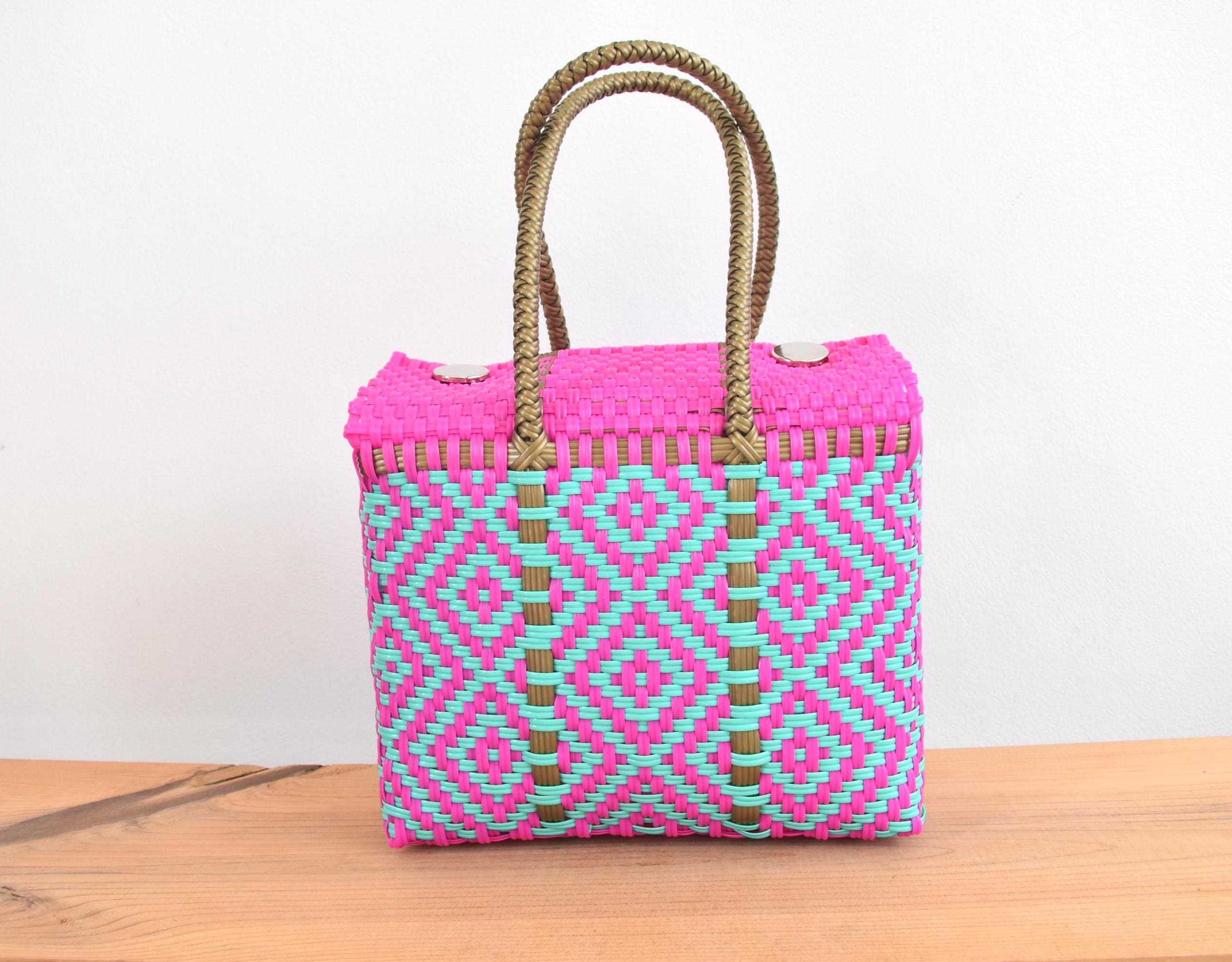 1 Small Lunch Bag. 26X21 cm Beach Bag, Hand Bag, handmade Bag, Mexican handicraft. We handle wholesale. Combined shipping costs are available