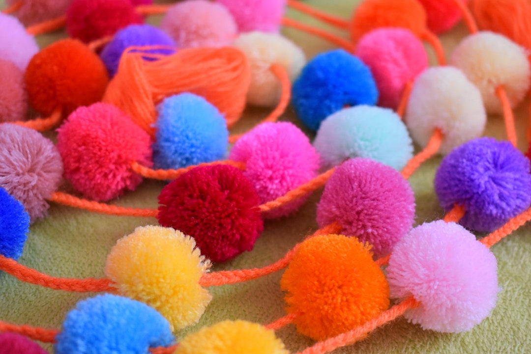 1 Pompons de 3,10 mètres chacun. Fait main. DE VRAIES PHOTOS de ce qui ...