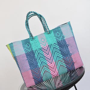 Large, woven bag. 45*35*14 cm Mexican handcraft bag, handwoven with plastic. Beach Tote Bag. Mercado Bag Wholesale TOO!!