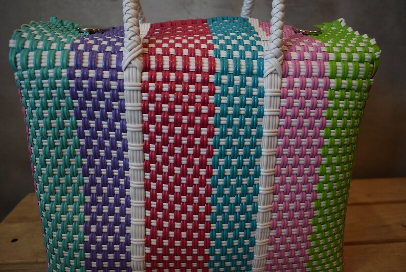 woven Mexican Handycraft bag handwoven with plastic Wholesale TOO! * Sending cost on description MEDIUM Lunchbox bag