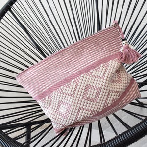 1 Handtasche. Handgewebt, 33 x 26 cm. Wir können den Versand kombinieren. Kosmetiktasche. Kupplung. Auch im Großhandel. EINZIGARTIGES Stück. Kleine Tasche. Geldbeutel