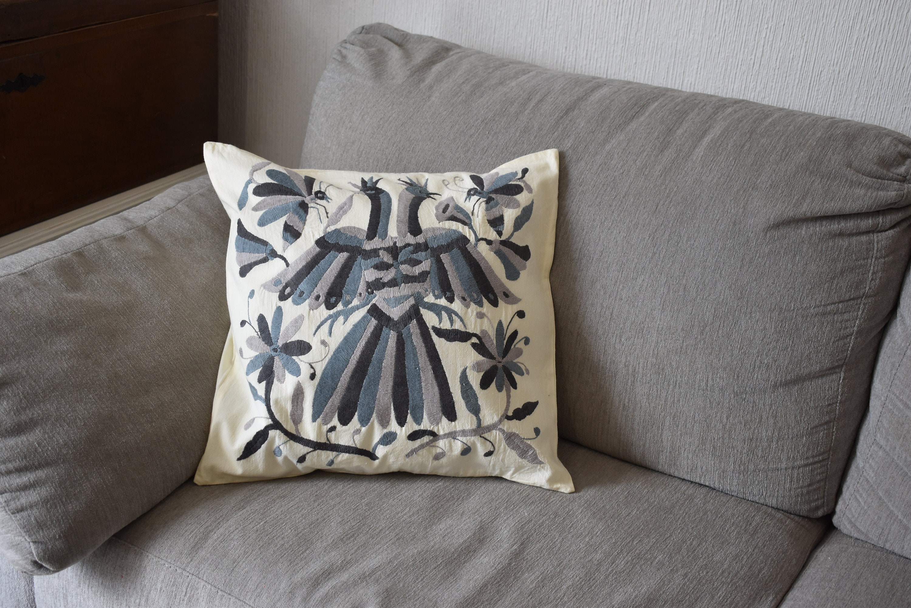 枕カバー1枚、テナンゴ刺繍入りクッションカバー。 メキシコの手工芸品