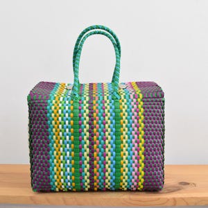 ミディアムバッグ 30*24*16 cm リサイクルプラスチックを使用したメキシコの手編みバッグ - ランチバッグ - ビーチバッグ - 食料品バッグ - メキシコの手工芸品。卸売も