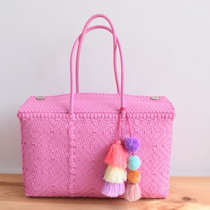 1 XL Lunch Bag. Woven with recycled plastic. Includes 1 pompom. Mexican handmade bag, handwoven. Beach Bag. Wholesale Too