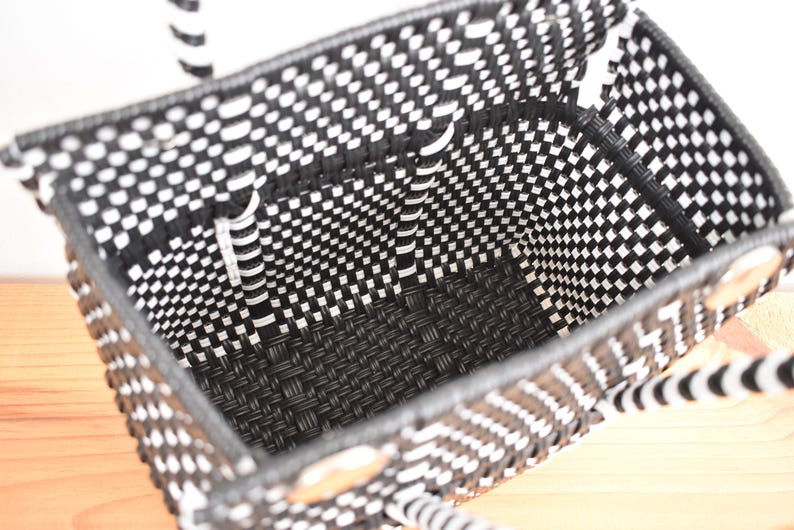 1 SMALL LUNCH BAG. 24x16 Cm for the Beach or Daily Shopping, Easy to