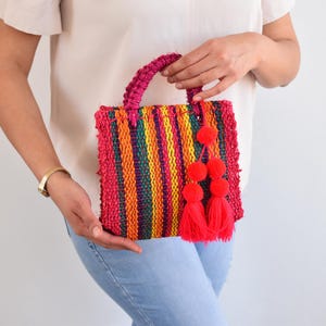 Handwoven bags in Guerrero, Mexico with HENEQUEN. Small size. 21*18*10 cm Mexican handcraft bag. Wholesale TOO. Hand Bag. Beach Bag.