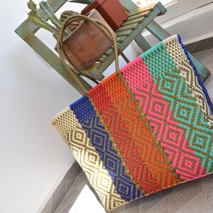 XL トートバッグ 45*40*17 cm リサイクルプラスチックを使用したメキシコの手編みバッグ - 美しいビーチバッグ - 食料品バッグ - メキシコの手工芸品。卸売も