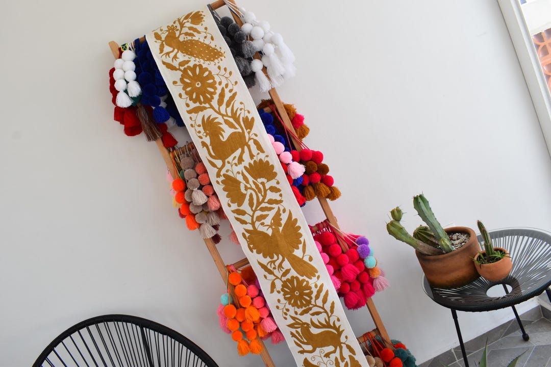 刺繍入りランナー1枚。手刺繍。テナンゴのオトミ族の工芸品。メキシコ
