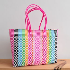 1 LARGE handwoven bag. Beach Tote Bag. Market Bag. Grocery Bag. 45*35*14 cm. We handle wholesale. We can combine shipping.