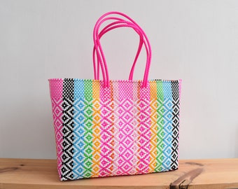 1 LARGE handwoven bag. Beach Tote Bag. Market Bag. Grocery Bag. 45*35*14 cm. We handle wholesale. We can combine shipping.