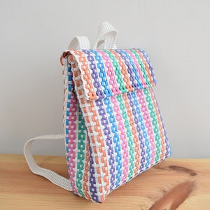 Mochilas hechas de plastico reciclado clearance