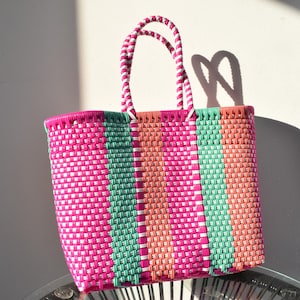 1 Small TOTE BAG. 31*27*13 cm Beach bag - Tote Bag - Summer Tote. Woven with recycled plastic. Mexican handwoven bag. Wholesale Too