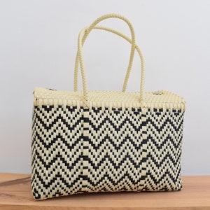 HANDWOVEN Lunch BAG from Mexico, 38*25*17 cm. Big Size For the beach or daily shopping, easy to wash. We handle wholesale!!