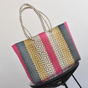 Große Tasche 45*35*14 cm Mexikanische Tasche handgewebt aus recyceltem Kunststoff - Schöne Strandtasche - Markttasche - Wir kümmern uns um den Großhandel