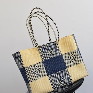 Bolsa Grande 45*35*14 cm Bolsa mexicana tejida a mano con plástico reciclado - Hermosa Bolsa de Playa - Bolsa de mercado - Manejamos Mayoreo
