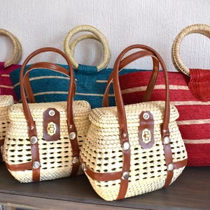 1 Kleine tas. Mexicaanse handgemaakte tas, een handgemaakte tas uit Mexico. Palmtas. Handtas. Handgeweven tas. Ook in de groothandel verkrijgbaar!! 23*21*14 cm