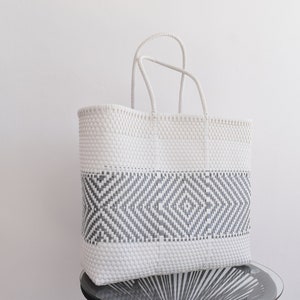1 XL TOTE. Woven with recycled plastic. Mexican bag, handwoven. For the beach easy to wash Wholesale Too !!!