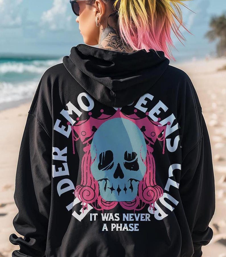 Felpa Emo Elder, Felpa Emo Queens Club, Felpa Pop Punk, Regalo Emo per lei, Felpa nera con grafica immagine 4