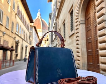 Italienische Ledertasche: Handgemachte Umhängetasche in Dunkelblau