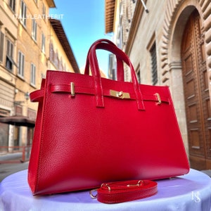 Italienische handgemachte Ledertaschen für Frauen | Elegante Tote & Purse aus Florenz, Tasche aus goldfarbenen Metallteilen, rote Ledertasche
