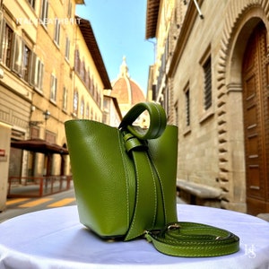 Italian Handmade Leather Bags For Woman l l Elegant Leather Tote From Florence, Bucket bag, Leather bag