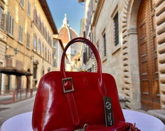 Handgefertigte Italienische Ledertasche: Elegante Rote Schultertasche, Hergestellt in Italien