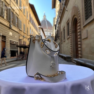 Italiaanse handgemaakte leren tassen voor dames l l elegante leren draagtas uit Florence, witte leren draagtas, emmertas